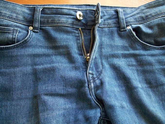 The Pros and Cons of Using Zippers on Jeans and Trousers
